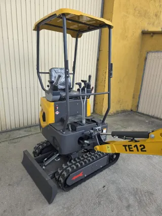 Mini excavadora NDK TE12 amarilla