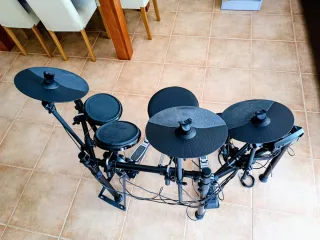 Batería Electrónica Alesis Nitro Mesh Kit