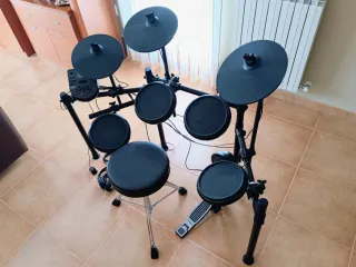 Batería Electrónica Alesis Nitro Mesh Kit