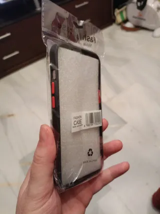 Custodia per telefono cellulare con finitura traslucida