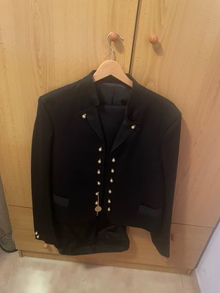 Traje Fallero Negro con Adornos Dorados