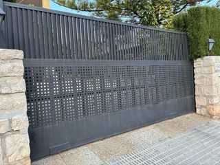 Puerta corredera hierro exterior garaje