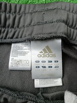 Pantalon Adidas Color Gris y Blanco Talla S.