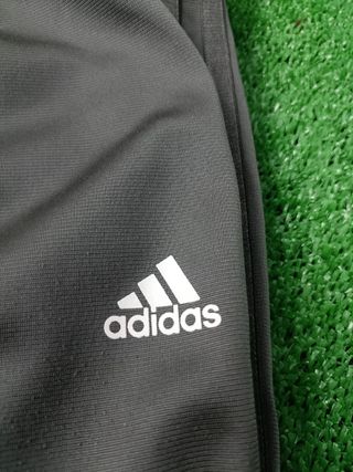 Pantalon Adidas Color Gris y Blanco Talla S.