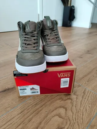 Vans nuevas verde y beige