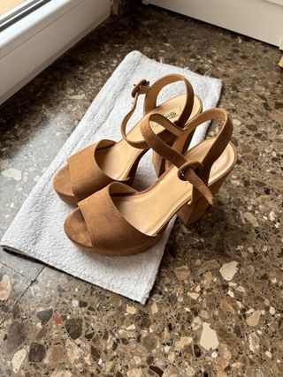 Zapatos de tacón marrón talla 38
