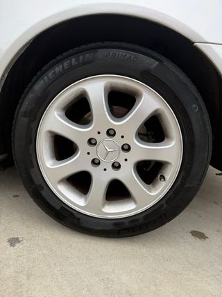 Mercedes-Benz  CLK 2005