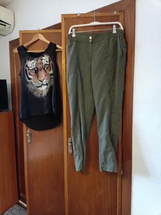 Camiseta y pantalón verde militar