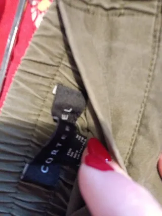 Camiseta y pantalón verde militar