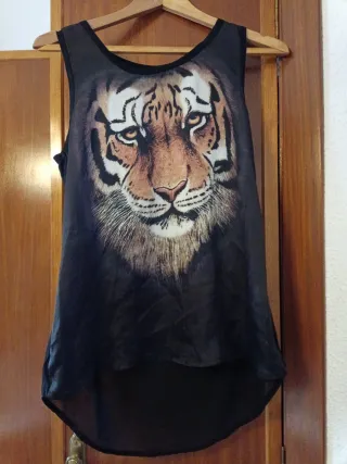 Camiseta y pantalón verde militar