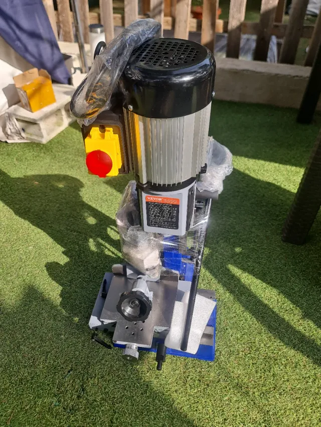 EMBUTIDORA CON BANCO