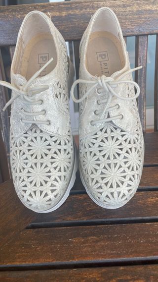 Zapatos Pitillos troquelados color champán