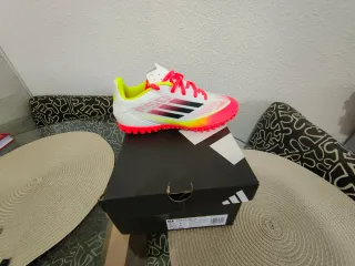 Zapatillas multitacos Adidas blancas y rosas para