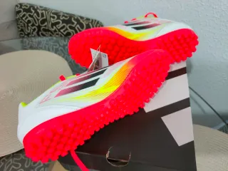 Zapatillas multitacos Adidas blancas y rosas para