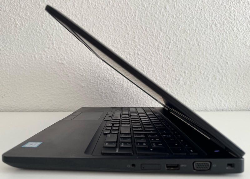 DELL LATITUDE 5590 CORE I7 OCTAVA GENERACION afbeelding 5