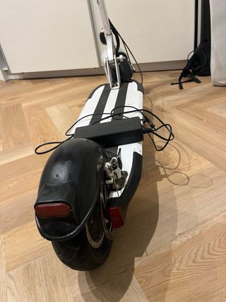 Patinete Eléctrico Blanco y Negro