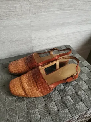 Sandalias Mima-Pies ,de piel trenzada . Talla 35