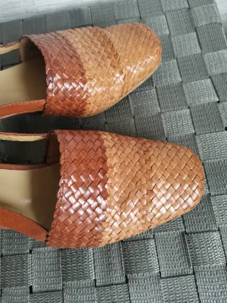 Sandalias Mima-Pies ,de piel trenzada . Talla 35
