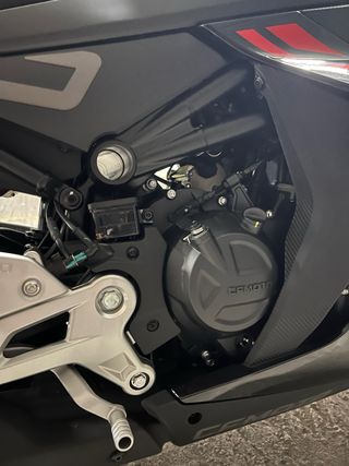 CF Moto 450 SRS Negra y Roja Nueva