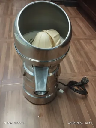 Exprimidor Lomi Acero Inoxidable modelo 5