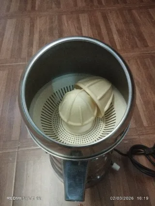 Exprimidor Lomi Acero Inoxidable modelo 5