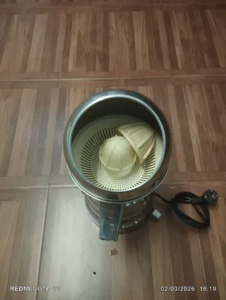 Exprimidor Lomi Acero Inoxidable modelo 5