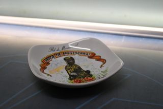 Cenicero, plato porcelana Rdo. Montserrat. Virgen de Montserrat. Rosa D'Abril.