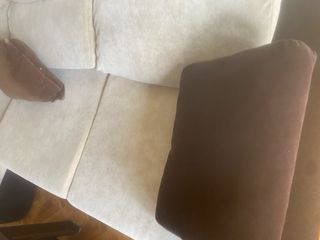 Salón completo: sofá, mesa y sillas