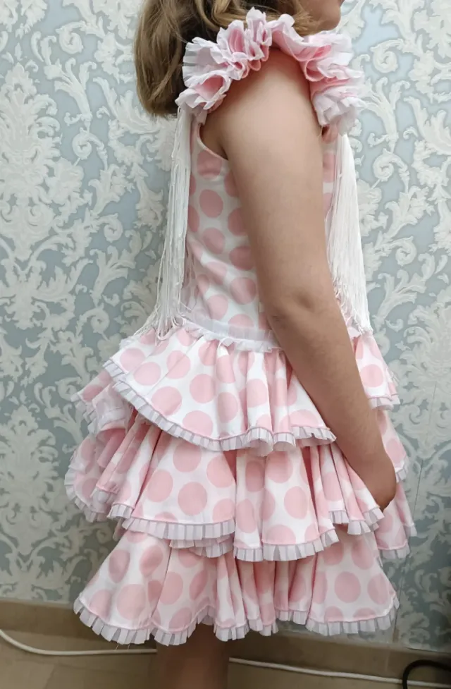 Traje de flamenca rosa y blanco