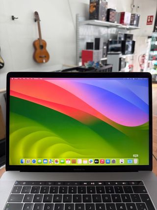MacBook Pro 2018 15” i7 16GB RAM 500GB SSD