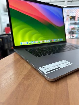 MacBook Pro 2018 15” i7 16GB RAM 500GB SSD