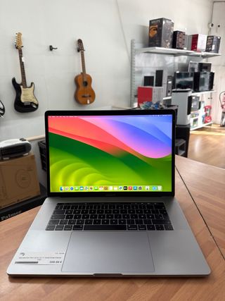 MacBook Pro 2018 15” i7 16GB RAM 500GB SSD