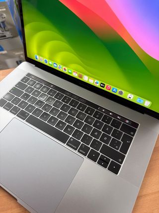 MacBook Pro 2018 15” i7 16GB RAM 500GB SSD
