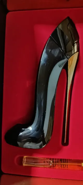 Estuche Perfume Good Girl CH Es original.