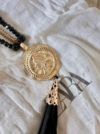 Collar edicion especial Zara Collar Negro y Dorado