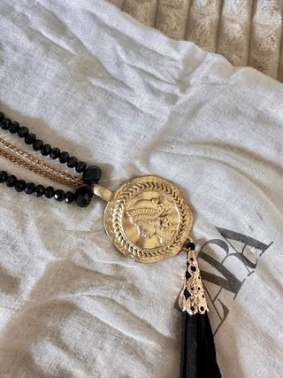 Collar edicion especial Zara Collar Negro y Dorado