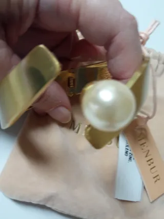 Pulsera dorada Menbur con perla