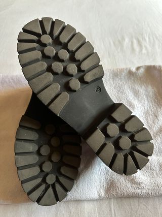 Mocasines CATWALK negros con cadena dorada