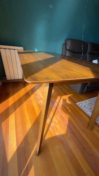 Mesa de comedor de madera (Estilo Mid-Century)