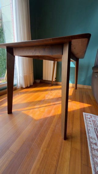 Mesa de comedor de madera (Estilo Mid-Century)