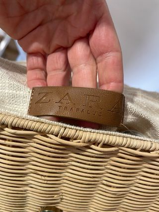 Bolso de mimbre rígido con cadena