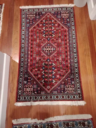 Tappeto di lana rossa e blu