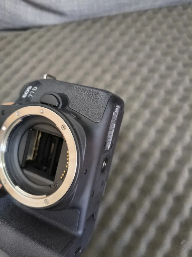 Canon EOS 77D Cámara DSLR