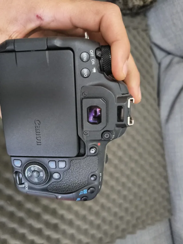 Canon EOS 77D Cámara DSLR