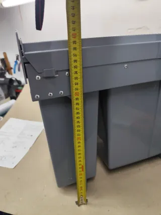 Cubos de basura empotrables grises