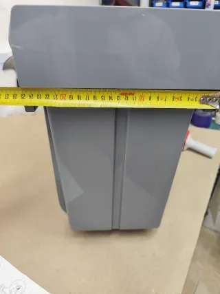 Cubos de basura empotrables grises