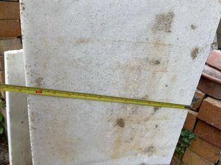 Pila de mármol con banco