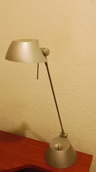 Lámpara de mesa moderna