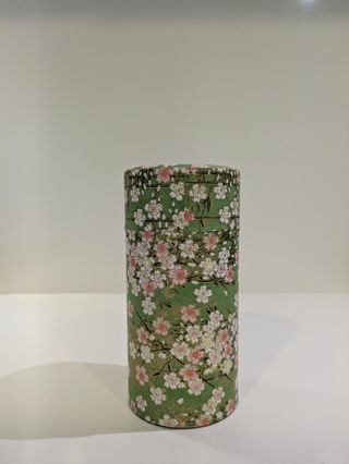 Lata té giapponese floreale