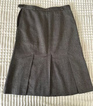 Falda gris midi